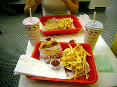 Soda, humberger et frites Le menu d'un fast-food est facteur de surpoids et d'obésité