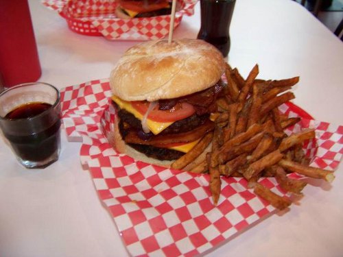 Au "Heart Attack Grill", les frites sont cuites dans la graisse de bacon La graisse de bacon sert à cuire les frites au "Heart Attack Grill"
