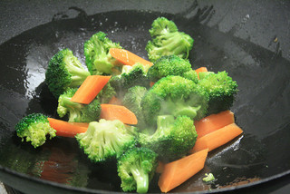 Carottes et brocolis au wok